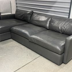 Sectional chaise sofa in genuine leather 