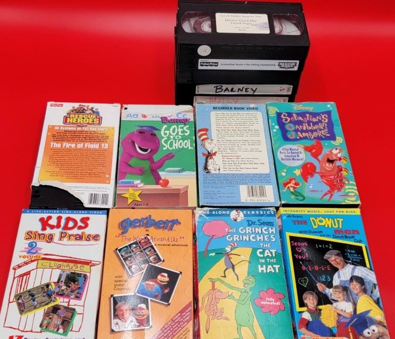 VHS Movie Grinch, Gerbert, Sebastián and other