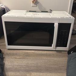  1000-Watt Over the Range Microwave in White