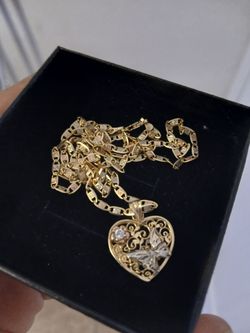 14kt Gold Chain tri color with pendant