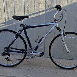 TREK 7100 Comfort Bike 