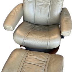 stressless recliner with ottoman