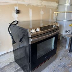 NEED GONE ASAP Samsung NE58R9311SS/AA electric range – Stainless Steel Slide-In Range