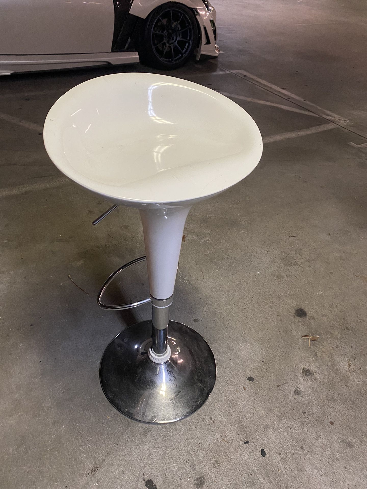 White adjustable bar stool