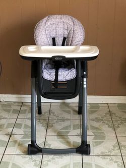 LIKE NEW GRACO 3 IN 1 CONVERTIBLE HIGH CHAIR!!!!