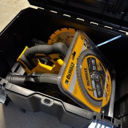 DeWalt 60v Circular Saw Kit. Extras!!