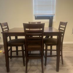Dining Table and 4 Chairs 
