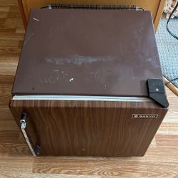Sanyo Mini Fridge