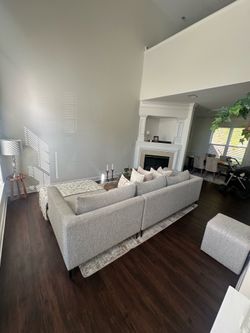 Modern Sectional Sofa – Excellent Condition