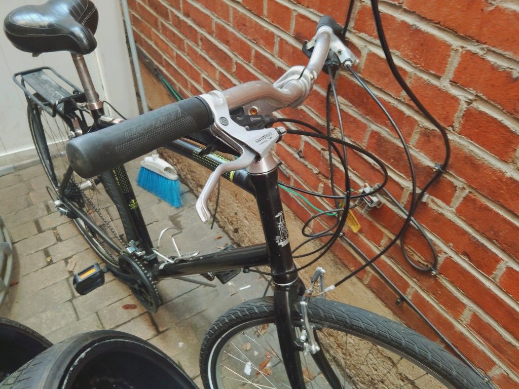 Schwinn Bike 21 Speed With A Big Deal Out The Door $100