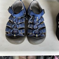Kids Keen Shoes Size 3
