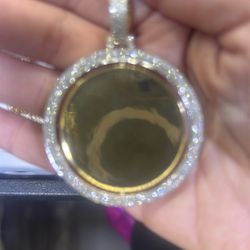 10K GOLD PICTURE / MEMORY PENDANT