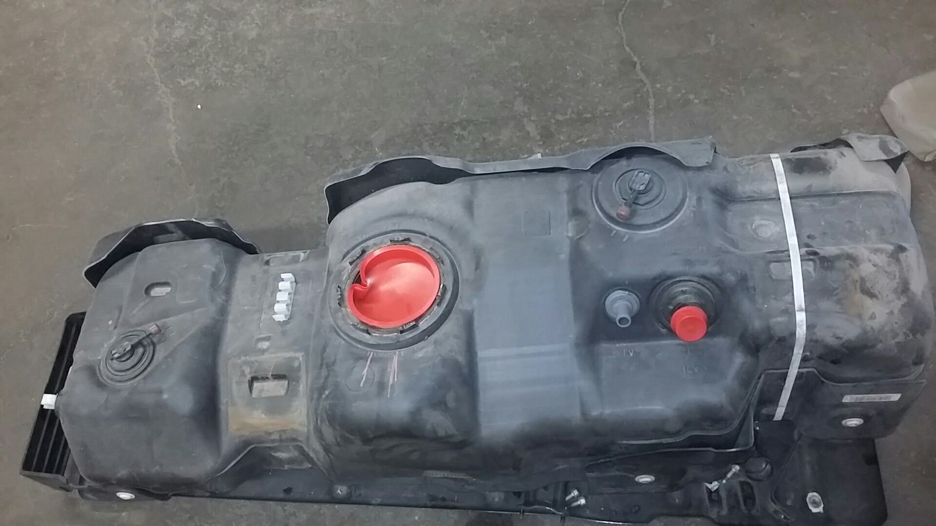 34 gallon Ford f - 250 diesel tank 2017 OEM stock