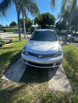 Nissan Versa Silver Sedan 2011