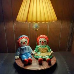 VINTAGE- 1974 RAGGEDY ANN & ANDY LAMP, (COLLECTABLE) ASKING $45