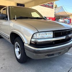 1999 Chevrolet S10 Pickup LS Ext. Cab 2WD