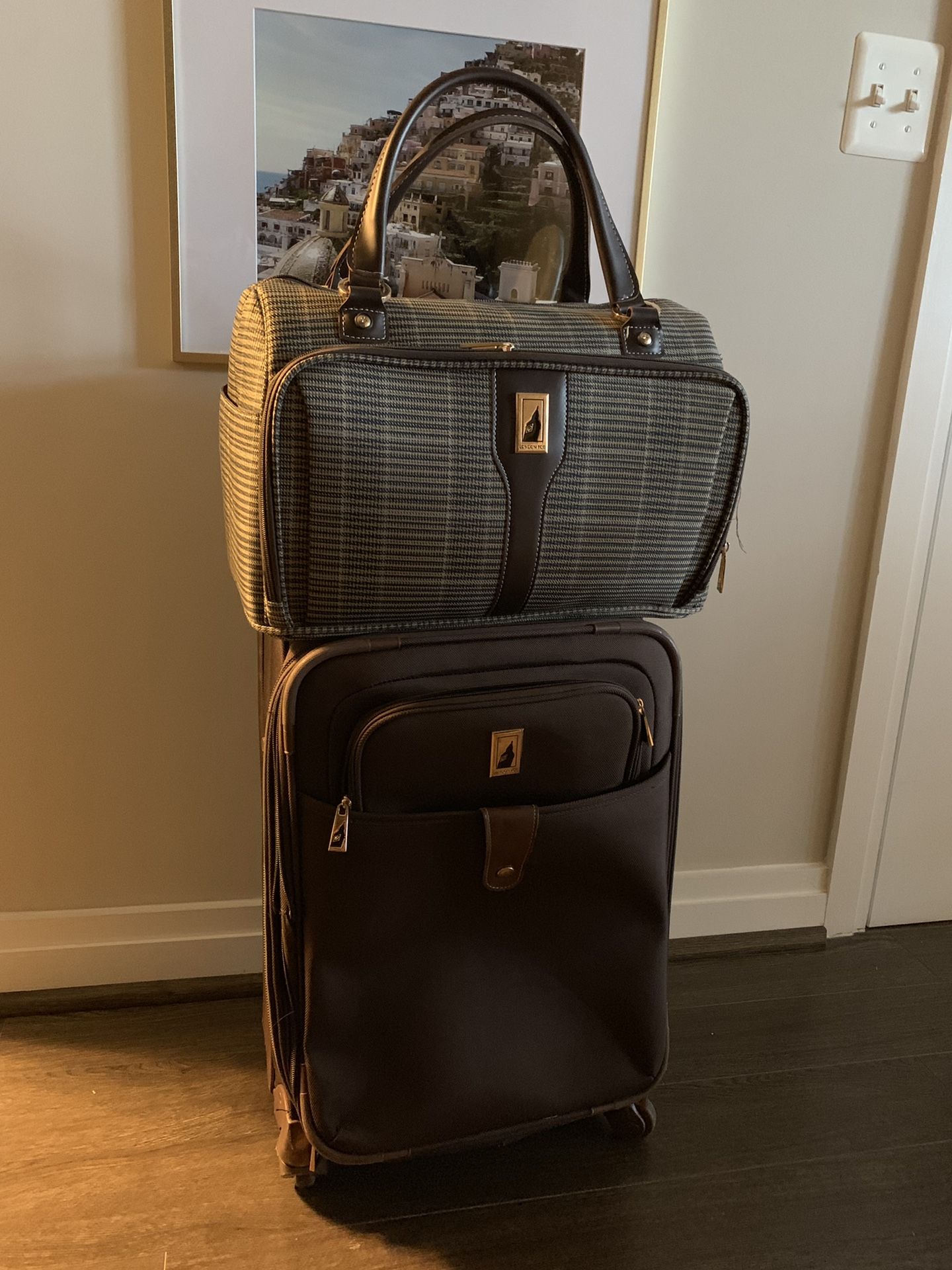 London fog suitcase 21 and extra bag 16