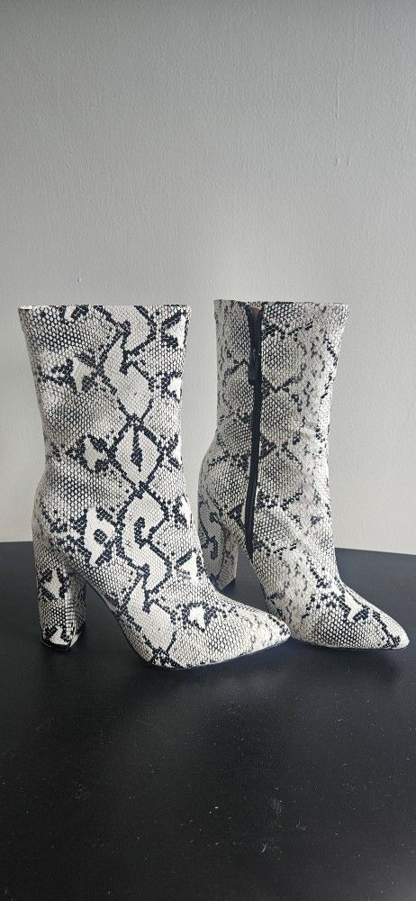 Rumbidza 4" heel Black&White Snake print calf height boot. Wore ONE time.