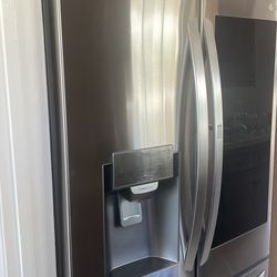 Like new LG LFXS28596S fridge