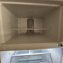 Whirlpool Refrigerator (Model: WRT311FZDW)