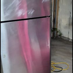 Fridgidare Top Freezer/refrigerator 