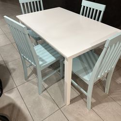 Dinning table brand new never used