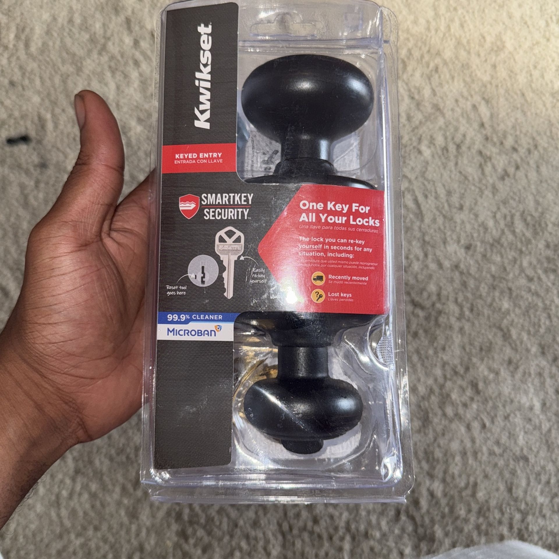 Keyed doorknob