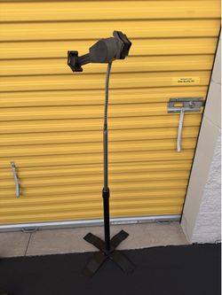 Tablet/ipad flexible and adjustable height stand