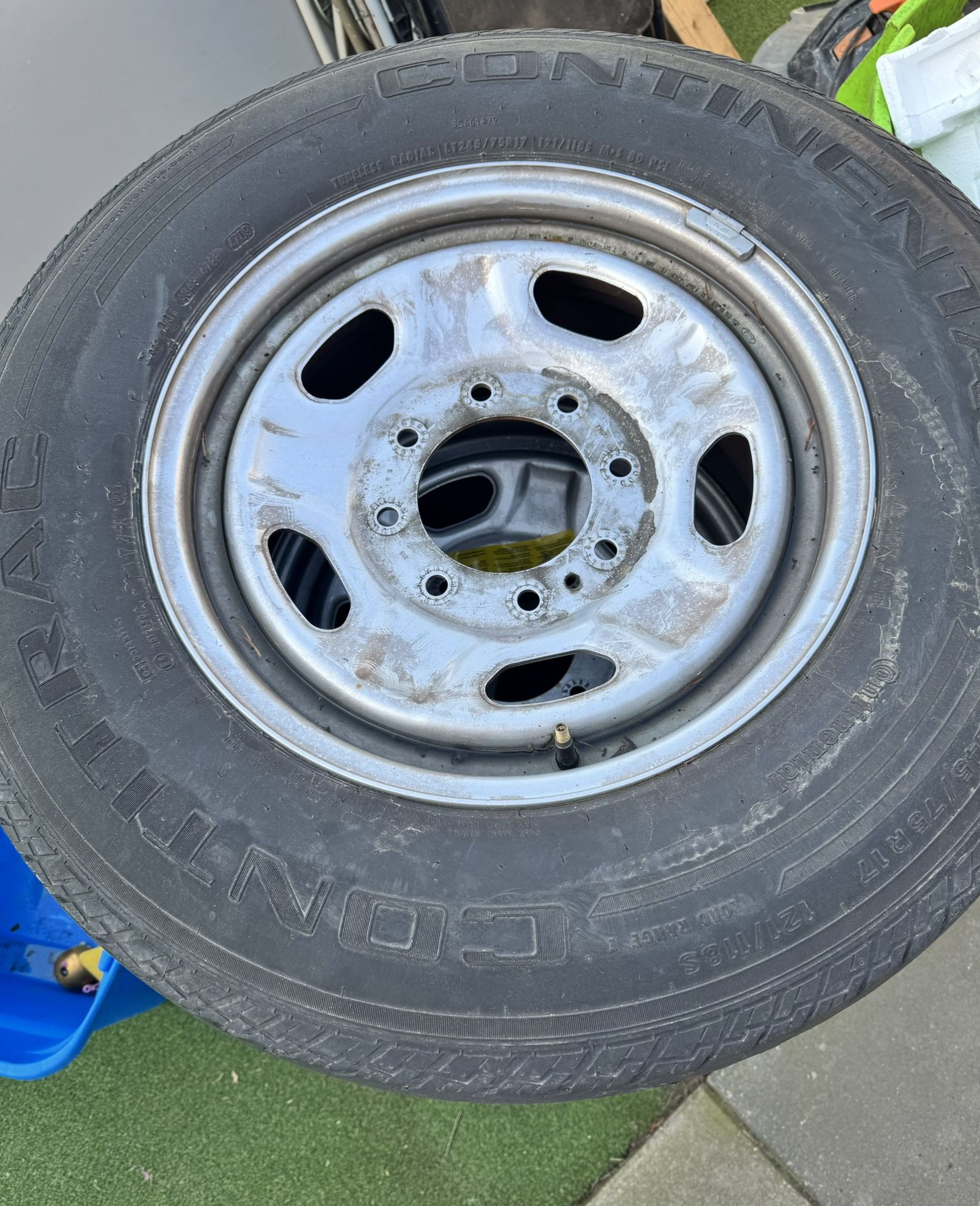 Continental LT245/75R17 tires and rims