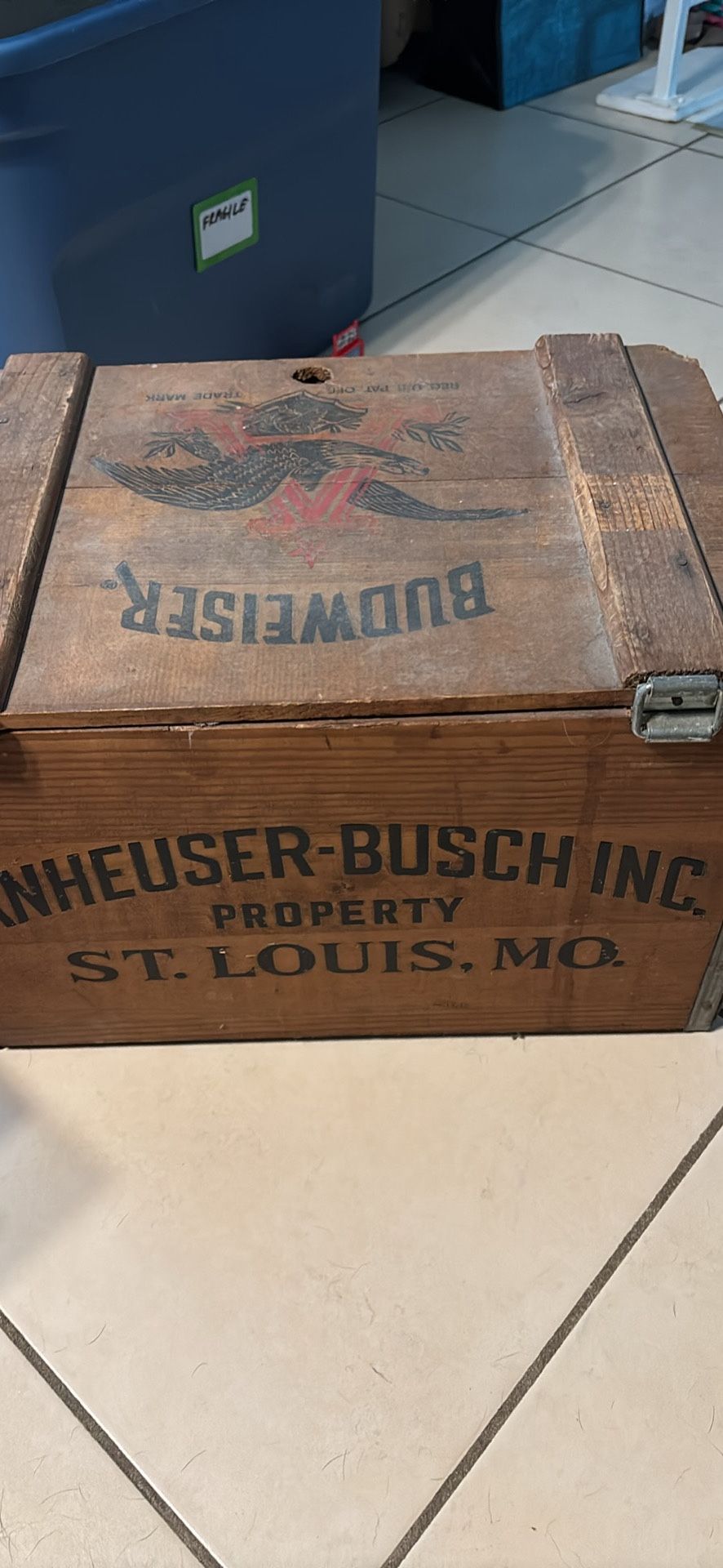 Cool Antique Budweiser Wooden Beer Bottle Case.