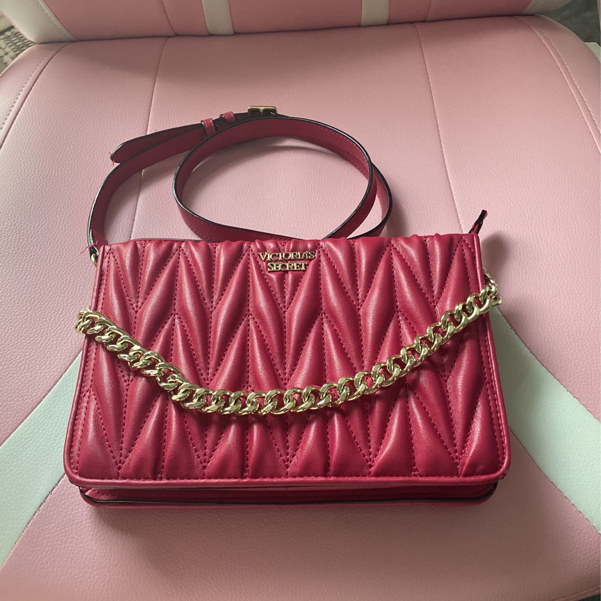 Victoria Secret Crossbody Bag Pink for Sale in Edinburg, TX - OfferUp