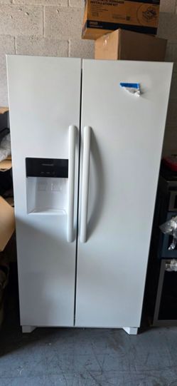 NEW FRIGIDAIRE REFRIGERATOR 33 INCHES SIDE BY SIDE  WITH 1 YEAR FACTORY WARRANTY