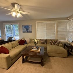 Large L-Shaped Sectional Sofa with Chaise – Comfortable, Like New