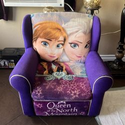 Lil couch frozen Elsa