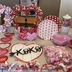 VALENTINE’S ITEMS & DECOR
