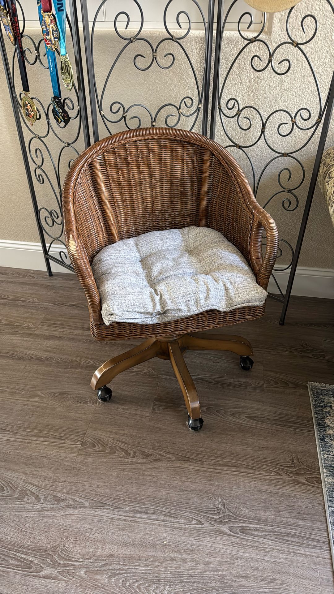 Roller Desk Chair