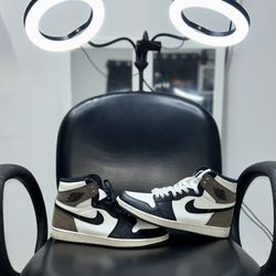 Jordan 1 Retro High Dark Mocha With box/ Worn Sizel 10.5M