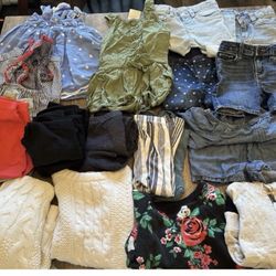 Girls Toddler Outfits Size 2T - Huge lot 