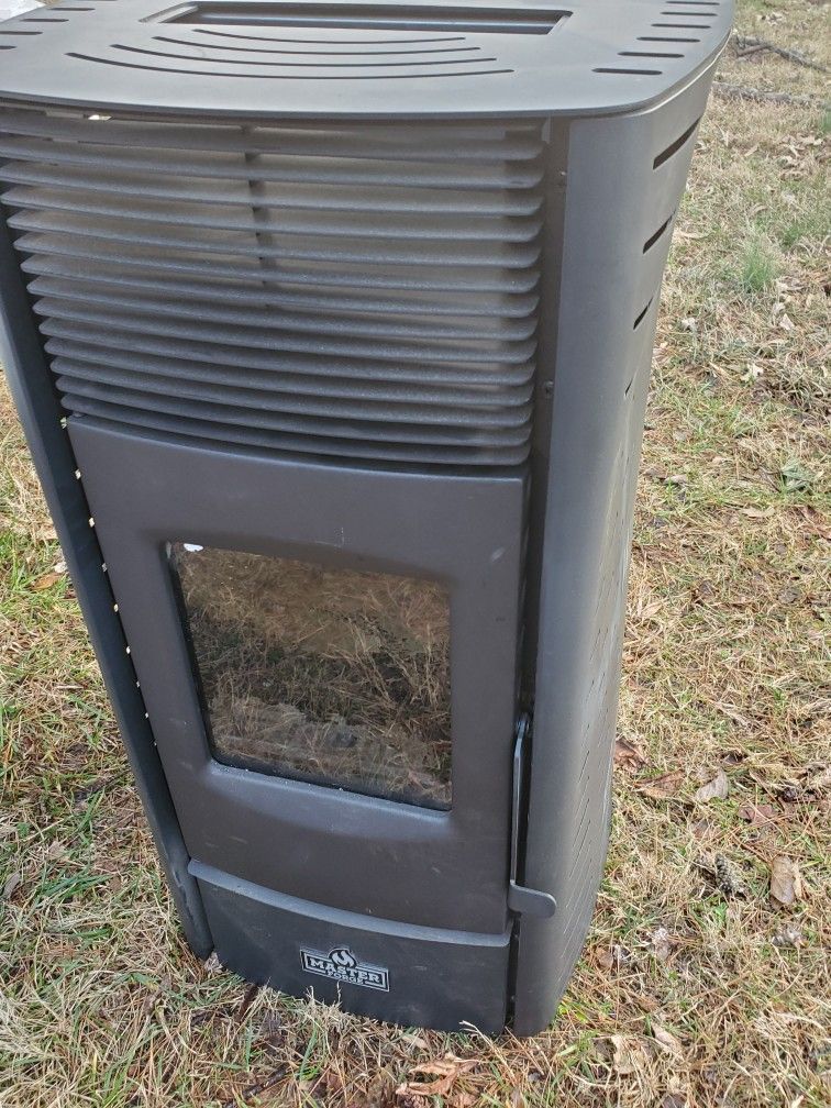 Master Forge 800-sq ft Pellet Stove with 30-lb Hopper for Sale in  Charlotte, NC - OfferUp
