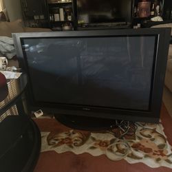 Free Tv And Tv Stand