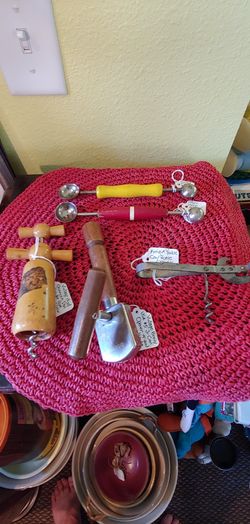 5 VINTAGE WOOD/METAL KITCHEN UTENSILS