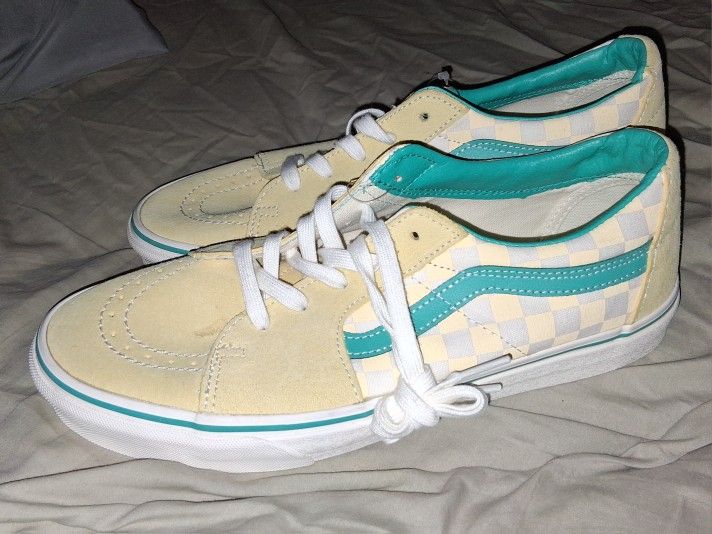 vans size 10.5 shoes 40 dollar each