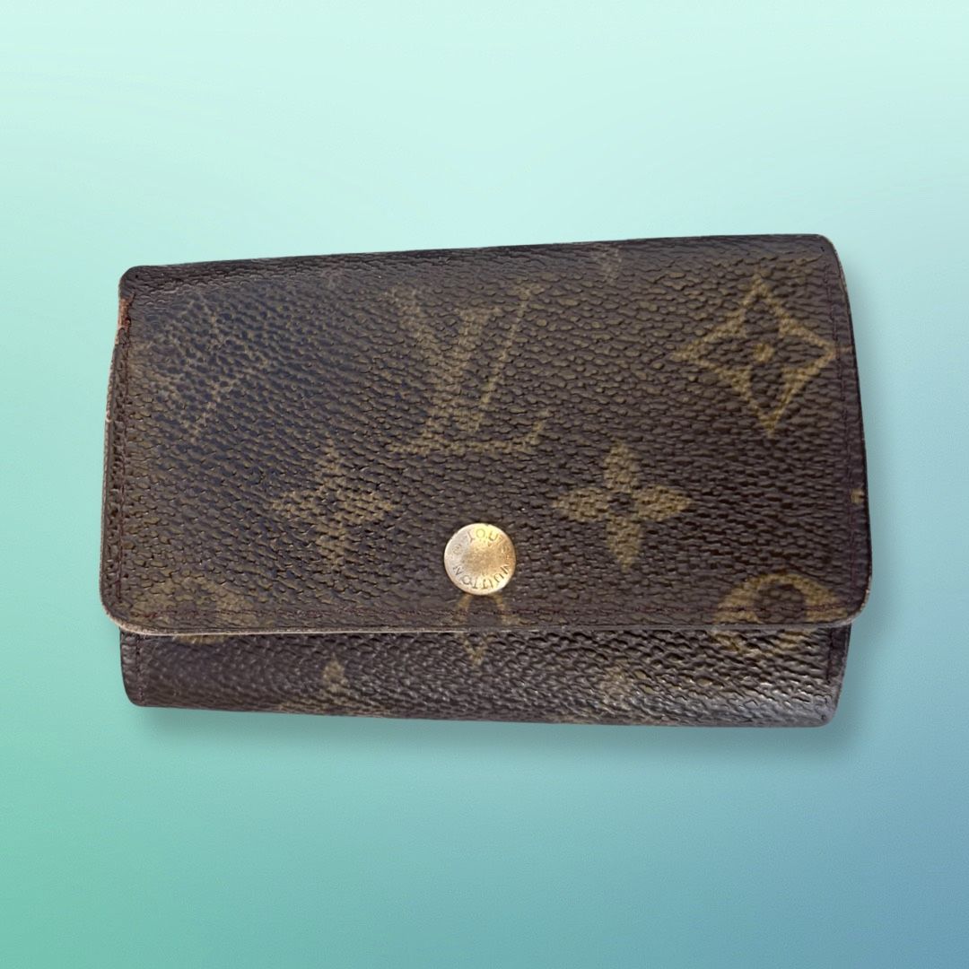 Authentic LOUIS VUITTON Monogram Canvas 6 Key Holder for Sale in Oakland,  CA - OfferUp