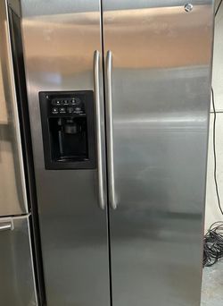 GE  Side By Side Stainless Steel Refrigerator Fridge
