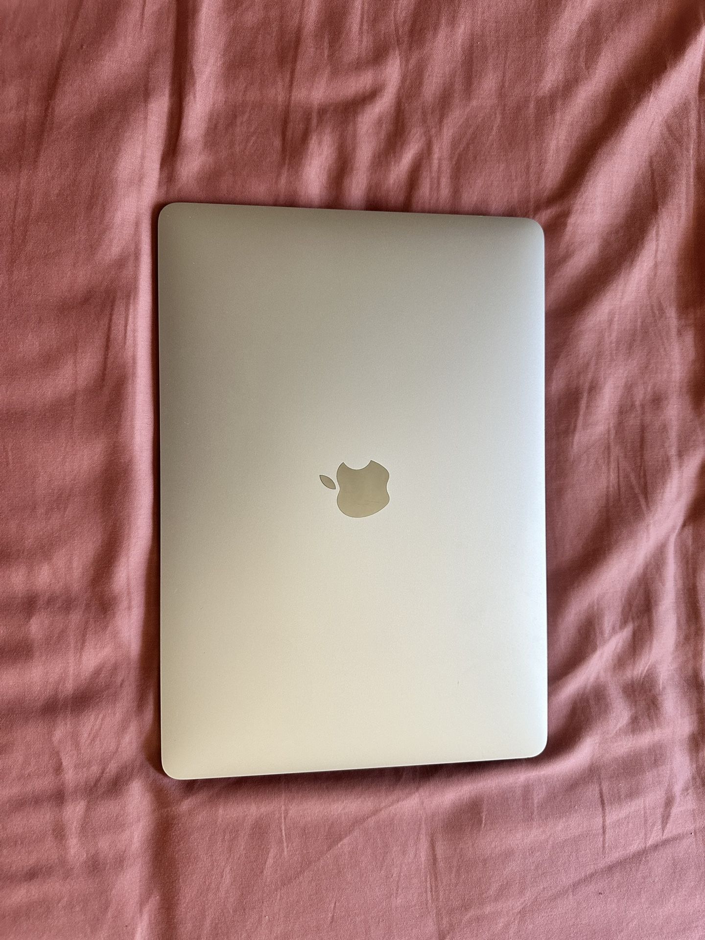 2018 MacBook Air Retina BUNDLE! VERY CLEAN!