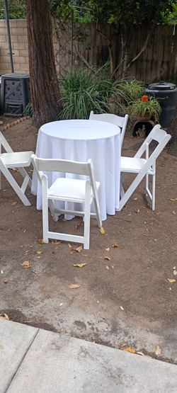 Mesas de cóctel 30" manteles sillas de madera blanca
