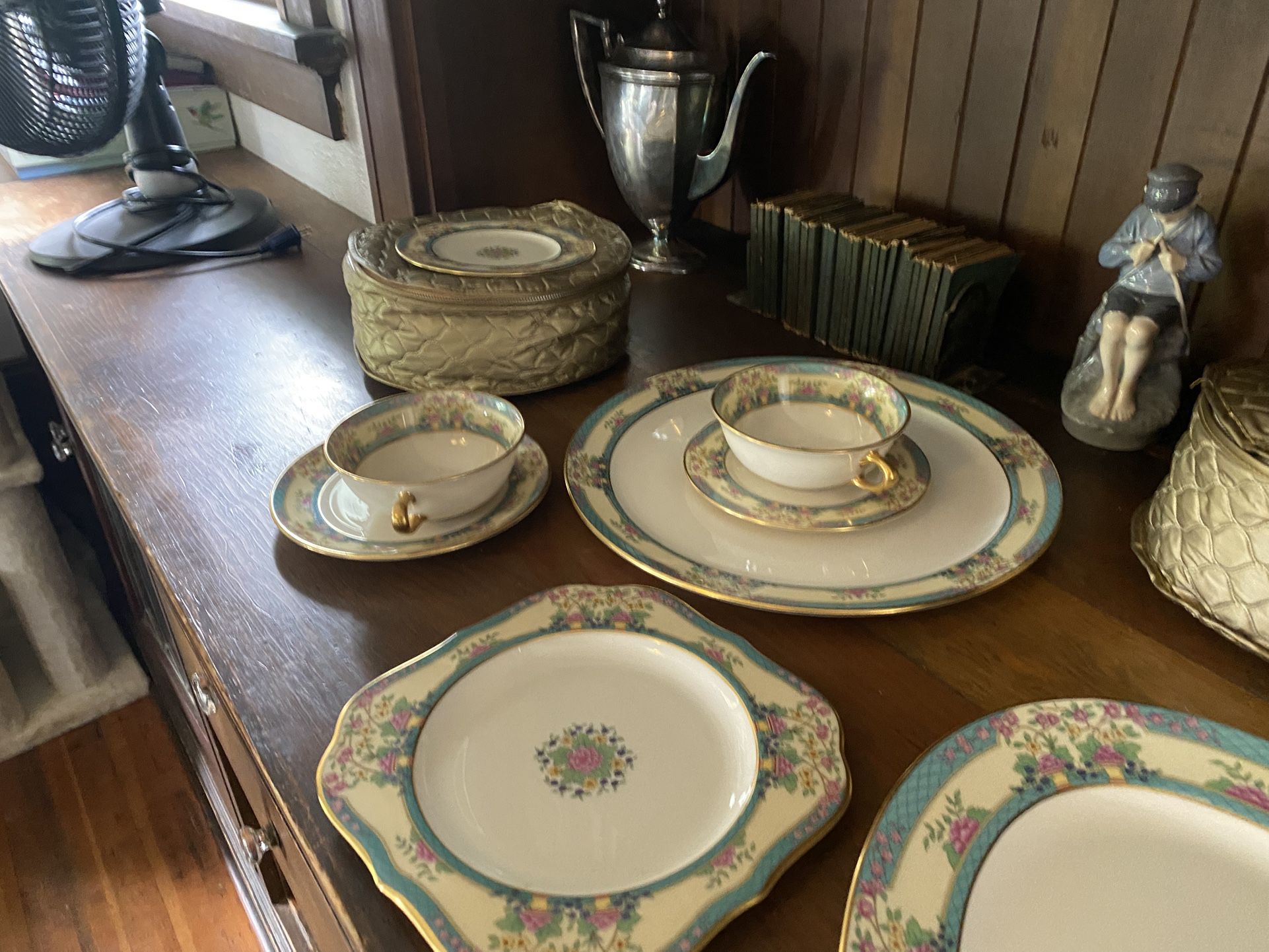 Multi Home Yard Sale In West Seattle