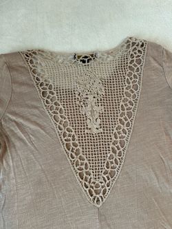 Jeans by Buffalo small tshirt blouse womens beige knit back design crochet work