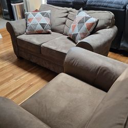 Living Room Loveseat and Chair w/ottoman