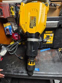 DEWALT CORDED 25 LBS DEMOLITION LIKE NEW